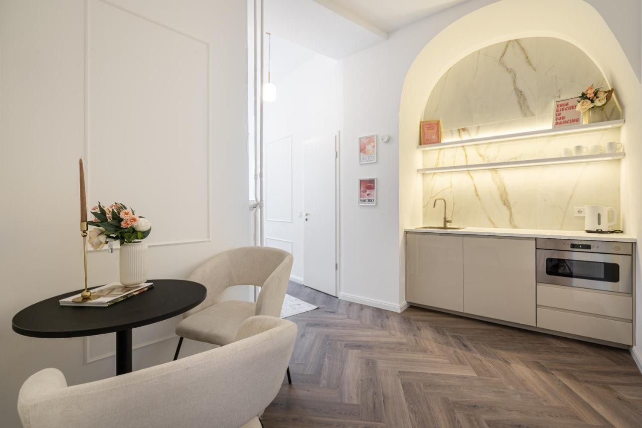 E13 - Grand Boulevard Heritage Suite - Best Location By Bqa Budapeste Exterior foto