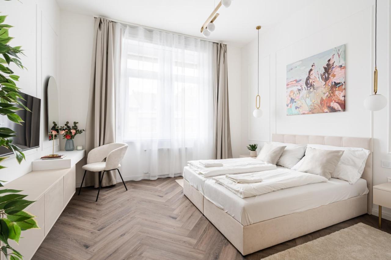 E13 - Grand Boulevard Heritage Suite - Best Location By Bqa Budapeste Exterior foto