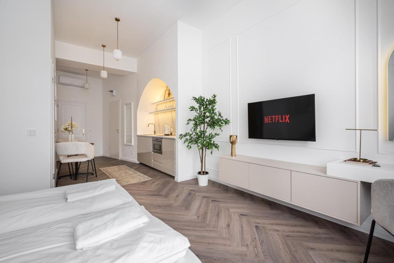 E13 - Grand Boulevard Heritage Suite - Best Location By Bqa Budapeste Exterior foto