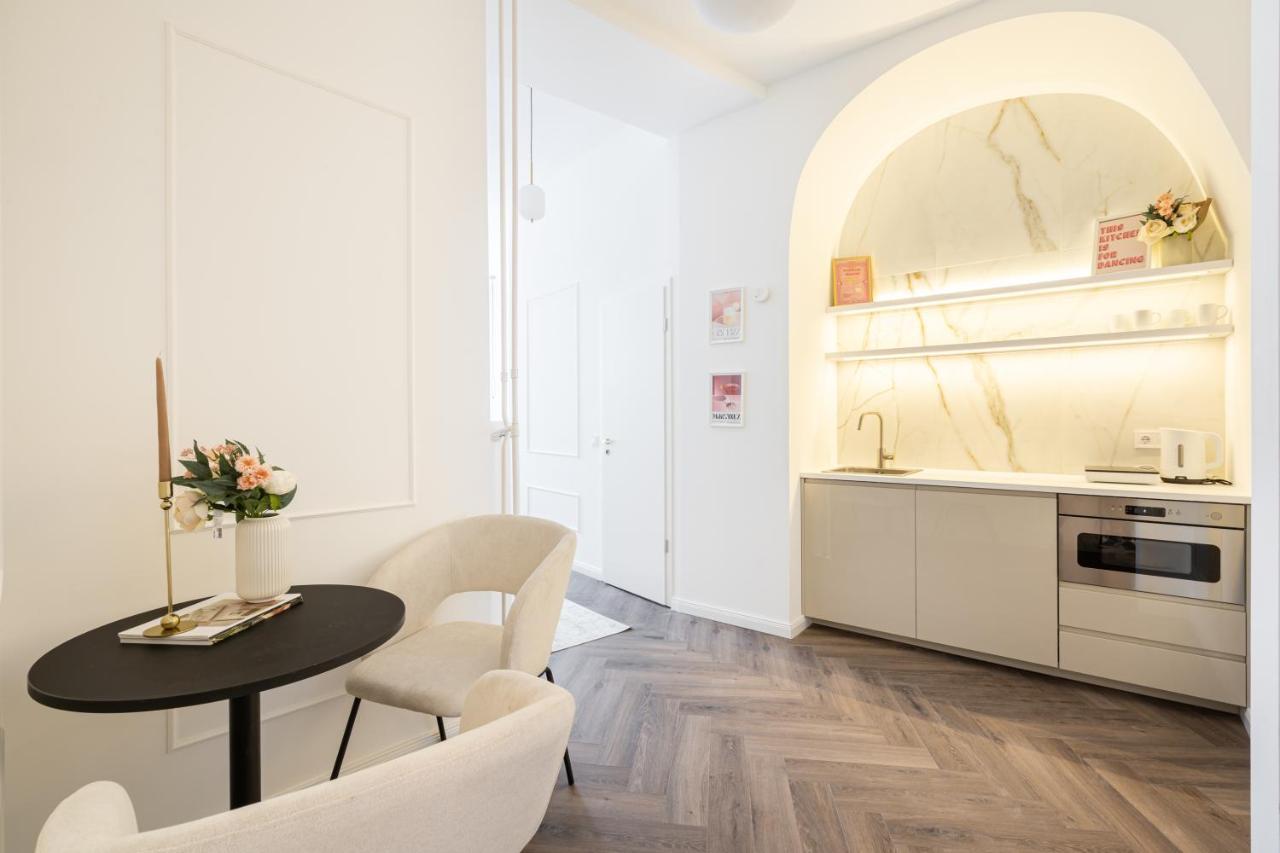 E13 - Grand Boulevard Heritage Suite - Best Location By Bqa Budapeste Exterior foto